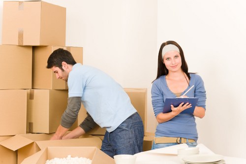 Local moving team handling packing logistics in Merton